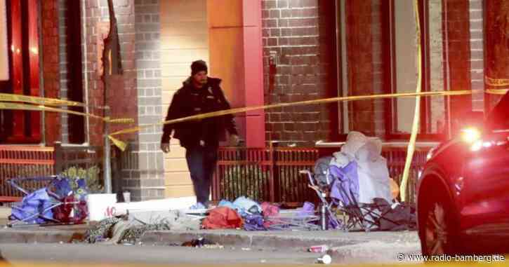 Auto rast in Straßenparade: Fünf Tote in den USA