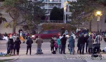 L'homme qui a foncé dans une parade de Noël aux Etats-Unis inculpé de cinq homicides