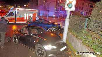 Unfall in Siegen: Zwei Autos krachen auf Kreuzung zusammen - Westfalenpost