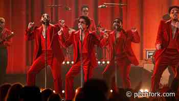 Silk Sonic (Bruno Mars and Anderson .Paak) Perform “Smokin' Out the Window” at AMAs 2021 - Pitchfork