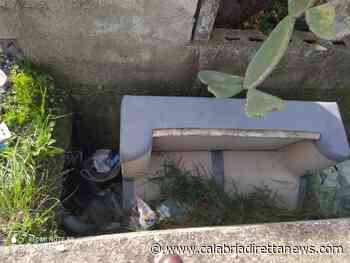 Canaloni ripuliti, già invasi dalla spazzatura. Incivili sempre all'opera - calabriadirettanews