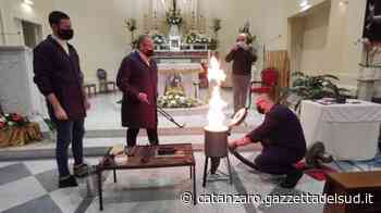 Suggestivo rito della fusione dell’oro votivo a Dasà a opera dell'orafo Michele Affidato FOTO - Gazzetta del Sud - Edizione Catanzaro, Crotone, Vibo