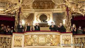 Sergio Mattarella al Teatro San Carlo applaude l'Otello, opera contro il femminicidio - Rai News