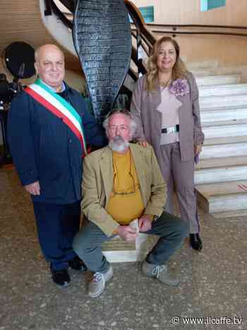 Donata a Lariano l'opera d'arte in legno di quercia del Maestro Taglioni - Il Caffè.tv