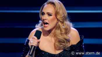Adele weint bei ihrem Konzert – weil sie ihre Lehrerin wiedersieht - STERN.de