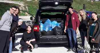 Leo Club Foligno ripulisce i parcheggi di Spello - TuttOggi