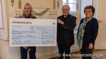 Fulda: Bischof em. Algermissen spendet 5651 Euro an „Mütter in Not“ - Fuldaer Zeitung