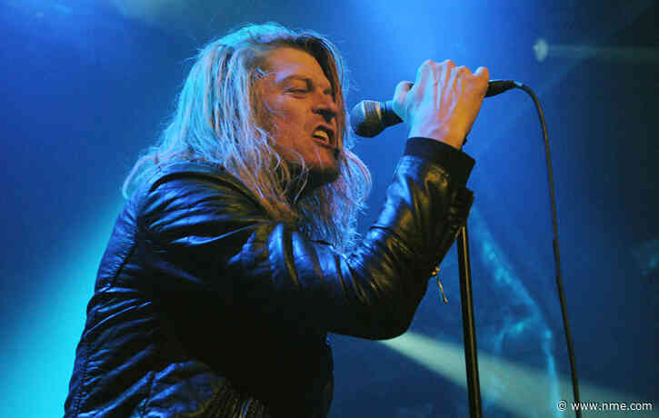 Watch Puddle Of Mudd singer abandon gig after onstage rant about lights