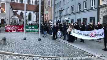 Demonstration in Augsburg: Protest gegen FIFA-WM 2022 in Katar - BR24