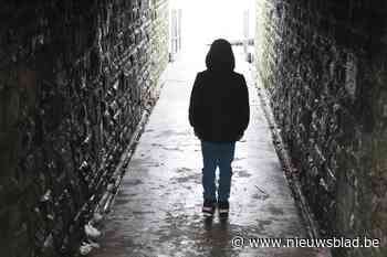 Opgesloten, vernederd en op z'n 13de uit het leven gestapt: koppel staat terecht voor onmenselijk behandeling - Het Nieuwsblad