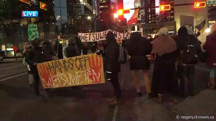Rally to support Wet'suwet'en held in downtown Calgary