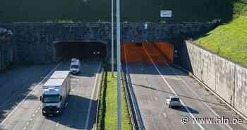 Eén rijstrook minder op A12 richting Brussel ter hoogte van Rupeltunnel: “Rechterrijstrook was te gevaarlijk bij wateroverlast” - Het Laatste Nieuws