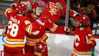 Tkachuk provides late winner to send conference-leading Calgary past Chicago