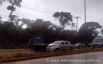Derraparon y chocaron contra camellón en el bulevar a Coatepec - Diario de Xalapa
