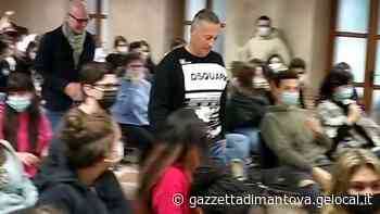 Paolo Belli e Mauro Parma fanno cantare gli studenti del liceo D’Este di Mantova - Gazzetta di Mantova