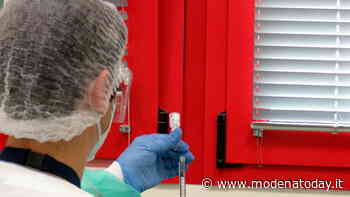 Terza dose anti-covid per gli over 40, a Modena la prenotazione arriverà via sms - ModenaToday
