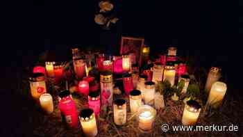 Blumen und Kerzen am Tatort in Memmingerberg - Merkur Online