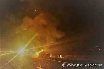 Auto op aardgas vliegt in brand op E403, snelweg tijd afgezet