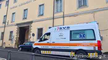 Sedicenne cade dalla finestra, paura a San Marco. Bottai il primo a soccorrerlo - Il Tirreno