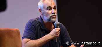 Marco Malvaldi domani al Faraggiana: “Nei delitti del BarLume racconto la vita senza i social e le chat” - La Stampa