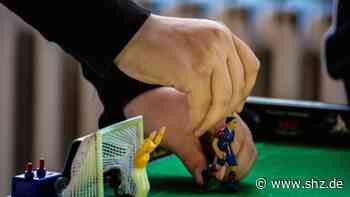 Spiel und Spaß : Erstes Tipp-Kick-Turnier an der Gemeinschaftsschule Schenefeld | shz.de - shz.de
