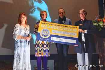 Cheque van 10.000 euro voor Yar Vlaanderen op muziekavond van Lisa Del Bo - Het Belang van Limburg