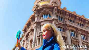 Chiara Ferragni diventa "Barbie in Town" a Bari: selfie social nei luoghi cult - La Repubblica