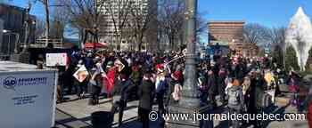 Grève des CPE: des travailleurs manifestent devant l’Assemblée nationale
