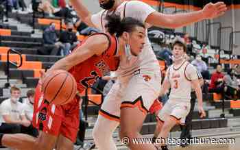 East Aurora's Jullian Acosta feels like a politician running for office: 'overlooked.' The first campaign stop goes well vs. St. Charles East. - Chicago Tribune