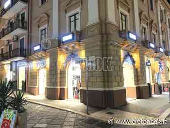 Crotone, si accende il Natale nei negozi e per le strade - CrotoneOK.it