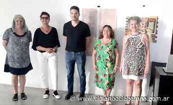 Artistas de Buenos Aires coparon el salón de grabado - El Diario de La Pampa