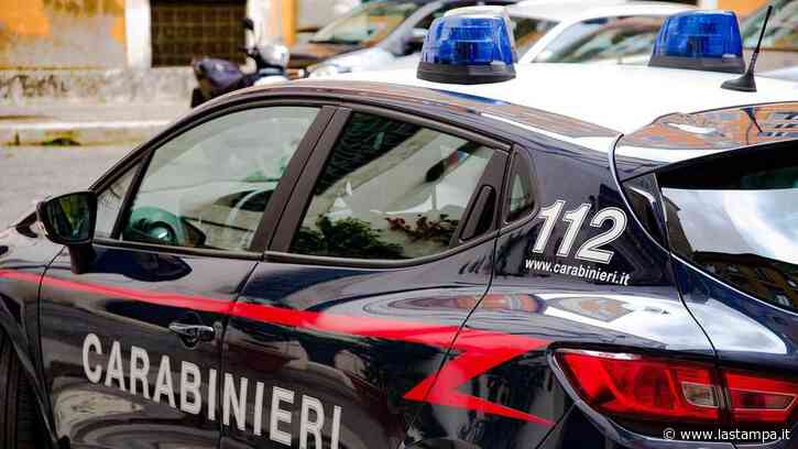Prato, 39enne ucciso davanti a casa a colpi di pistola dopo una lite - La Stampa