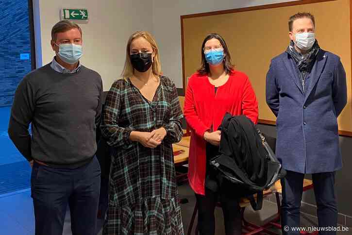 Staatssecretaris zet leerlingen aan het denken over consumentenrechten