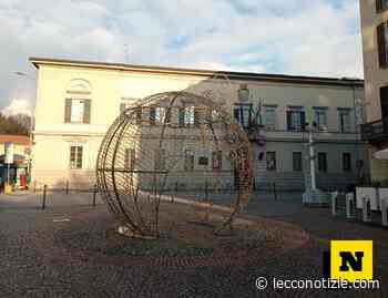 Lecco | Una maxi sfera natalizia s'illuminerà davanti al Comune - Lecco Notizie