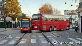Incidente all'incrocio, tram fermo per un'ora - VeneziaToday