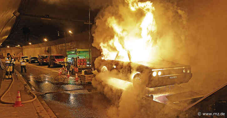 Mannheim:  Wenn ein Auto im Fahrlachtunnel brennt (plus Fotogalerie)