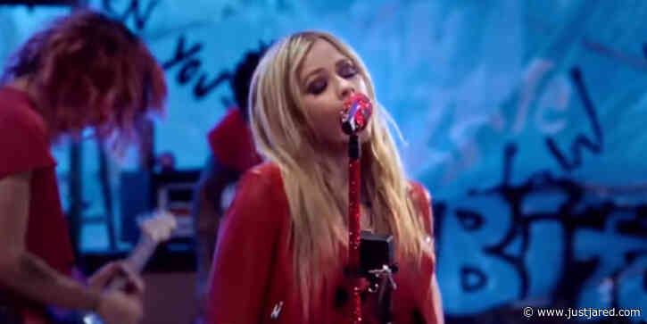Avril Lavigne Performs New Single 'Bite Me' With Travis Barker on Drums For 'Tonight Show'