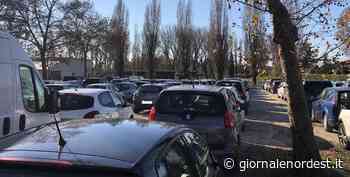 Covid Point di Oderzo/si allungano i tempi d’attesa. In coda anche la Sindaca - Giornale Nord Est