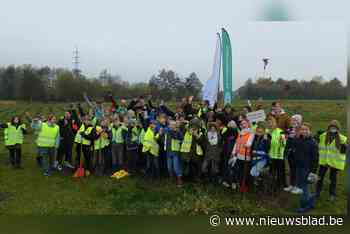 Kalevallei wordt groener: schoolkinderen planten bomen aan Ralingen