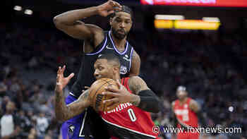 Kings hold off Blazers 125-121 in tech-filled game