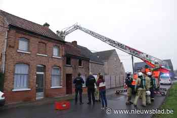 Rook in woning door beschadigde schoorsteen