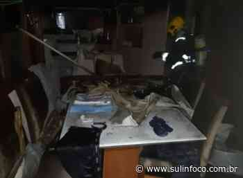 Moradoras escapam de incêndio por escada dos bombeiros em SC - Sulinfoco