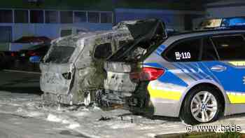 Streifenwagen in Erlangen ausgebrannt – Polizei sucht Täter - BR24