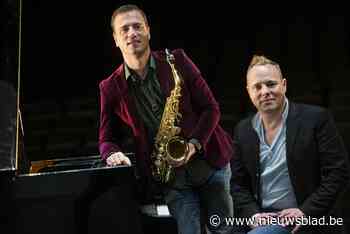 Jef Neve en man Andy samen op podium Neve Festival: “Héérlijk, dan kan ik op zijn kap zitten”