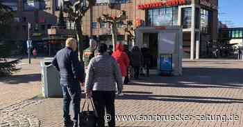 Vor der Schnellteststation Stummplatz Neunkirchen ist der Ärger groß - Saarbrücker Zeitung