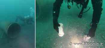 Assorbenti e scarichi di fogna dallo scolmatore nel lago di Garda (FOTO), la denuncia del Wwf: “Completamente ricoperti di rifiuti 25 metri quadrati di fondale” - il Dolomiti