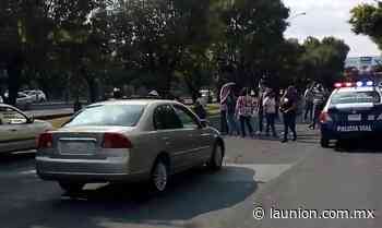 Bloquean bulevar Cuauhnáhuac frente a sede de vacunación en UD Fidel Velázquez - Unión de Morelos