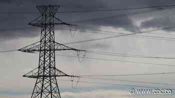 Thousands without power in Calgary's northwest after car hits street light