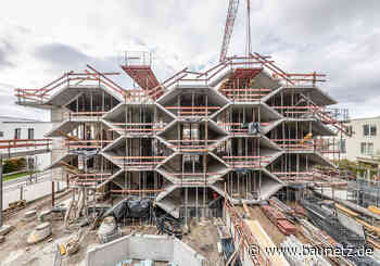 Statement gegen die Schachtel - Baustellenbesuch mit Peter Haimerl im Wabenhaus München - BauNetz.de