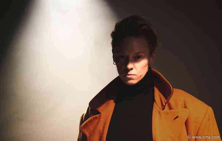 La Roux smashes microwave in new video for ‘Damaged Goods’ cover